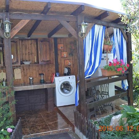 U Palycha Guest House Soechoemi Buitenkant foto
