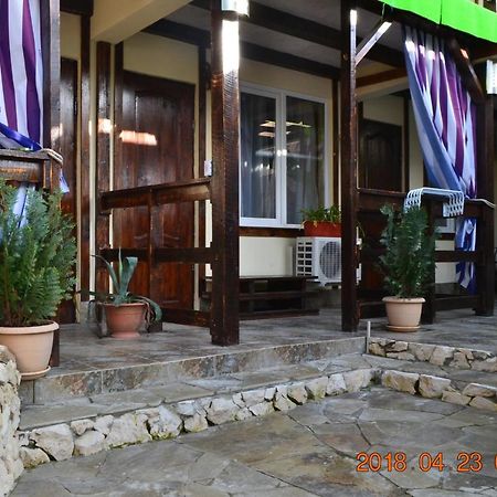 U Palycha Guest House Soechoemi Buitenkant foto