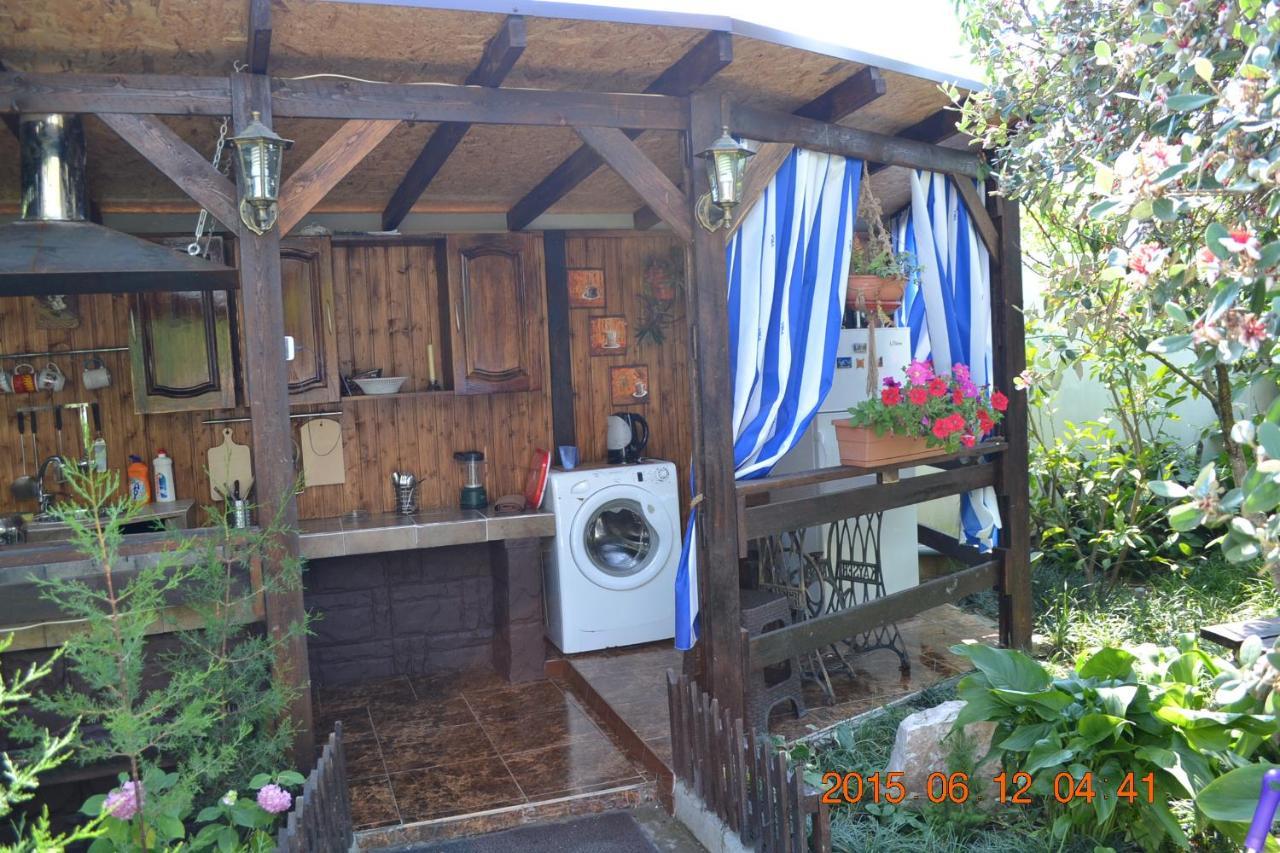 U Palycha Guest House Soechoemi Buitenkant foto