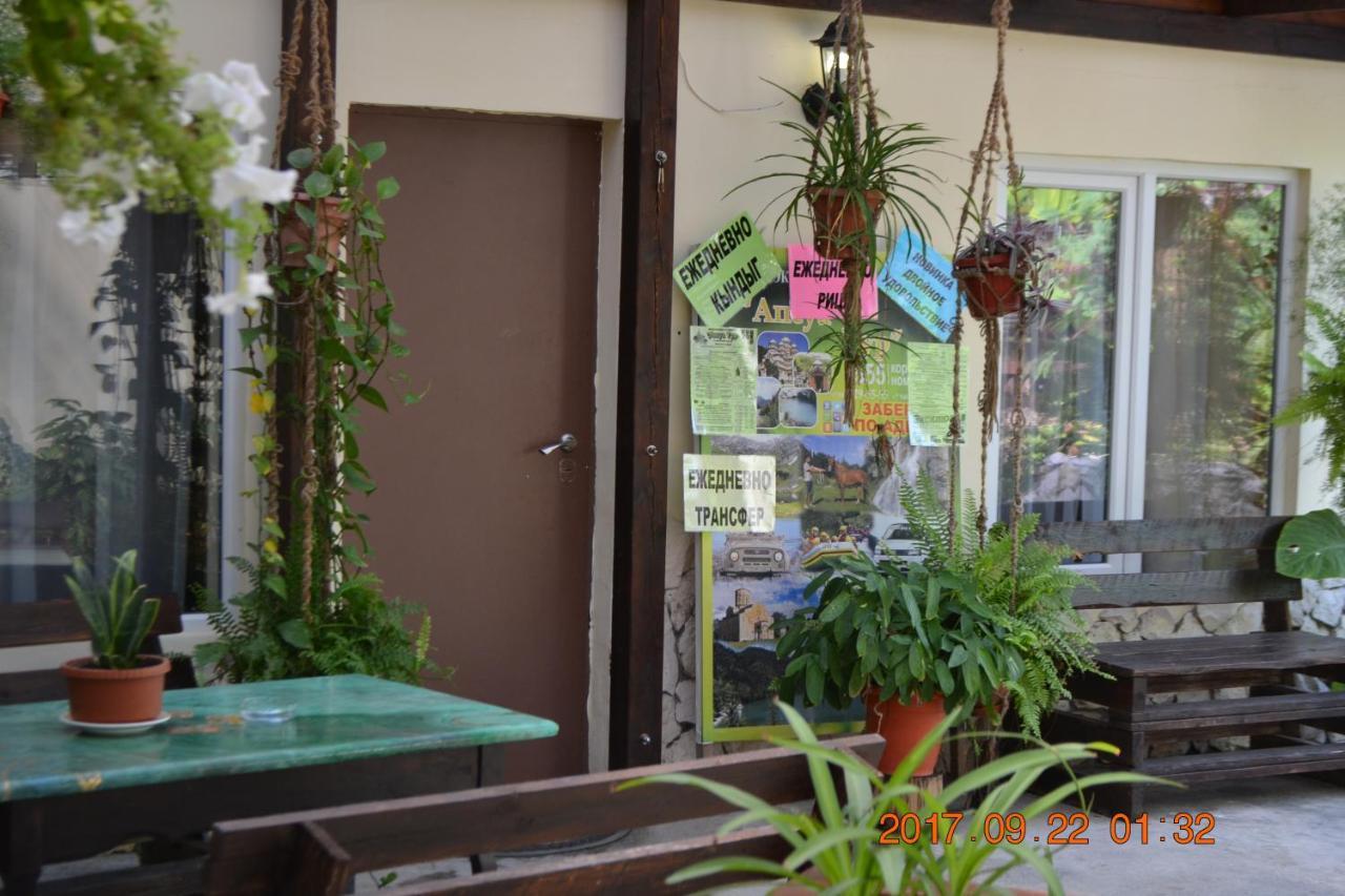 U Palycha Guest House Soechoemi Buitenkant foto