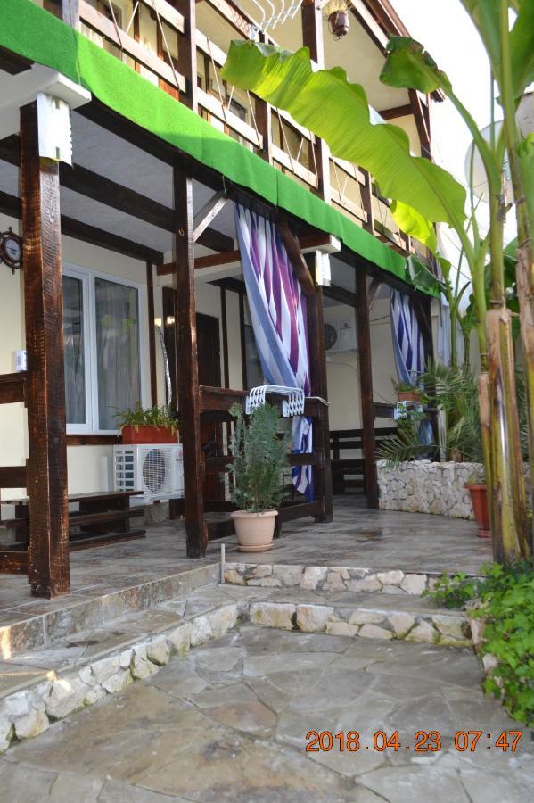 U Palycha Guest House Soechoemi Buitenkant foto