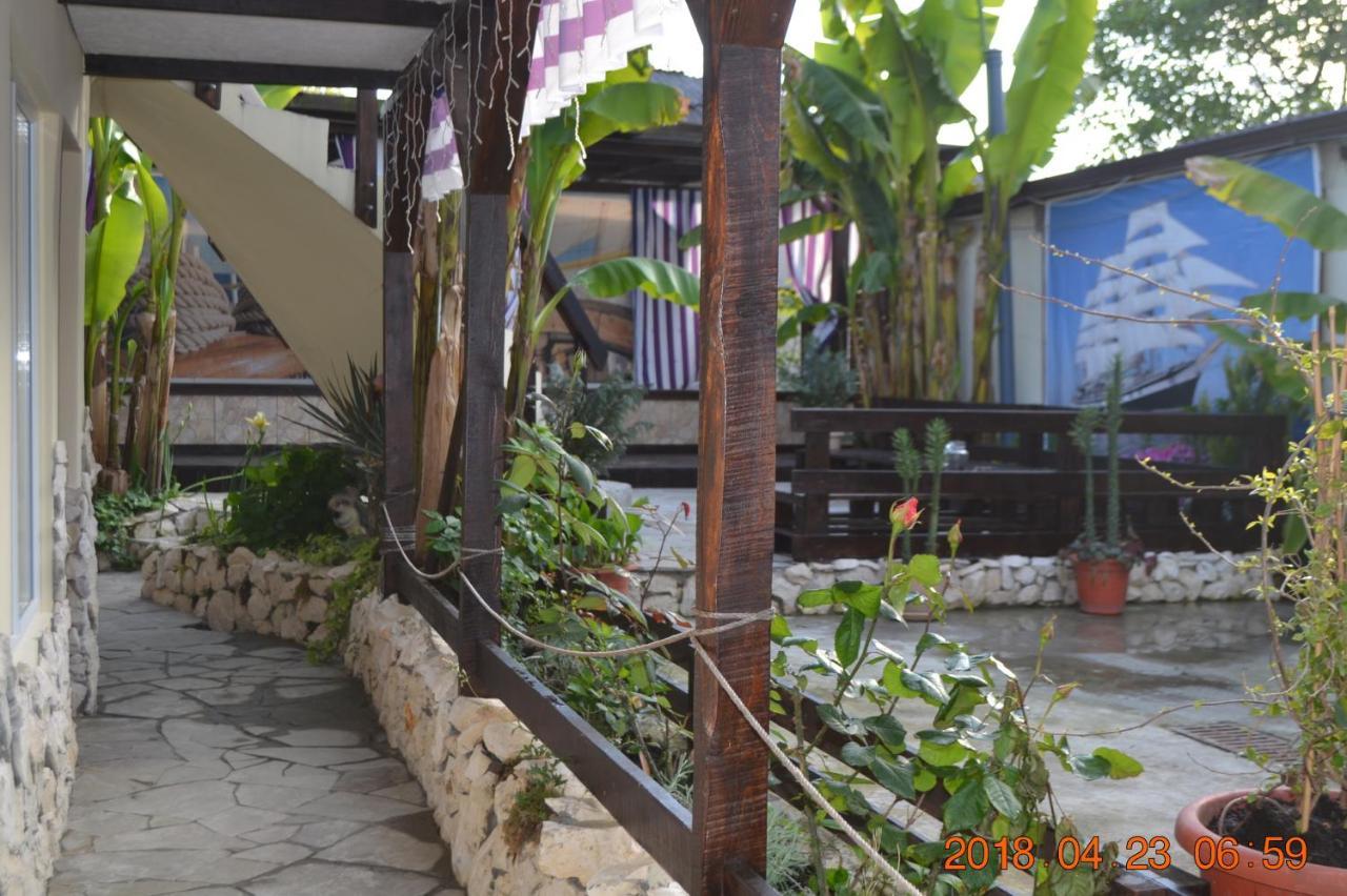 U Palycha Guest House Soechoemi Buitenkant foto