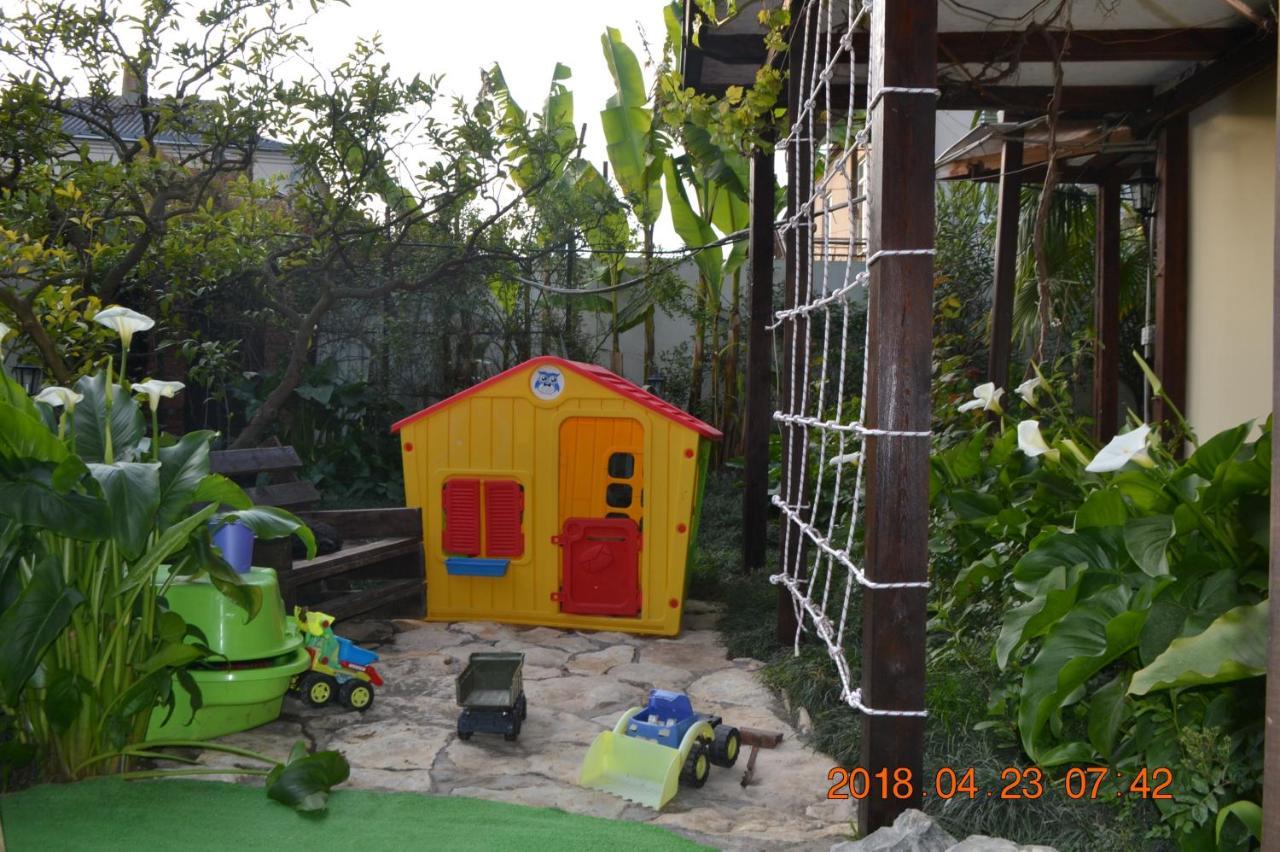 U Palycha Guest House Soechoemi Buitenkant foto