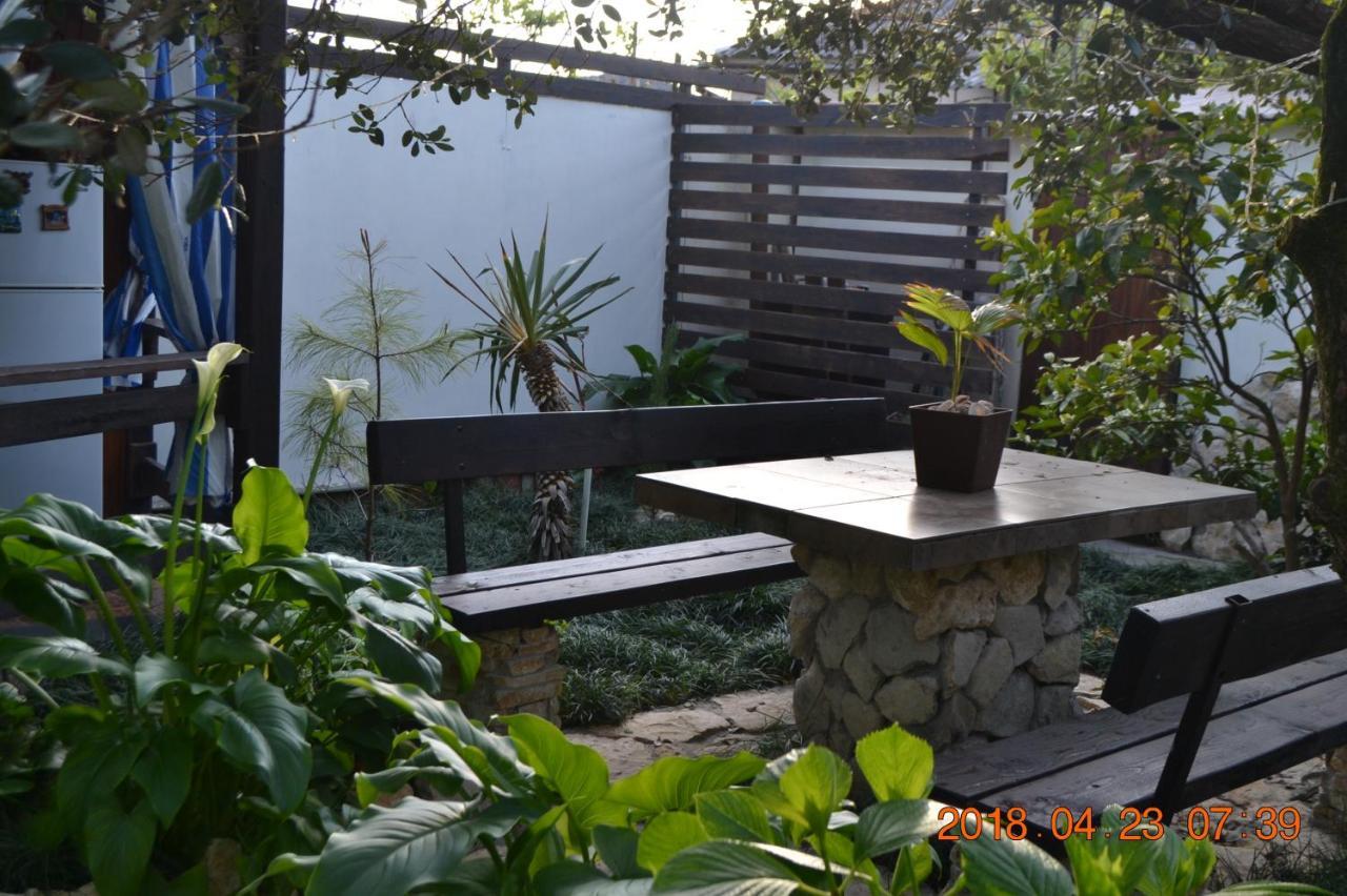 U Palycha Guest House Soechoemi Buitenkant foto