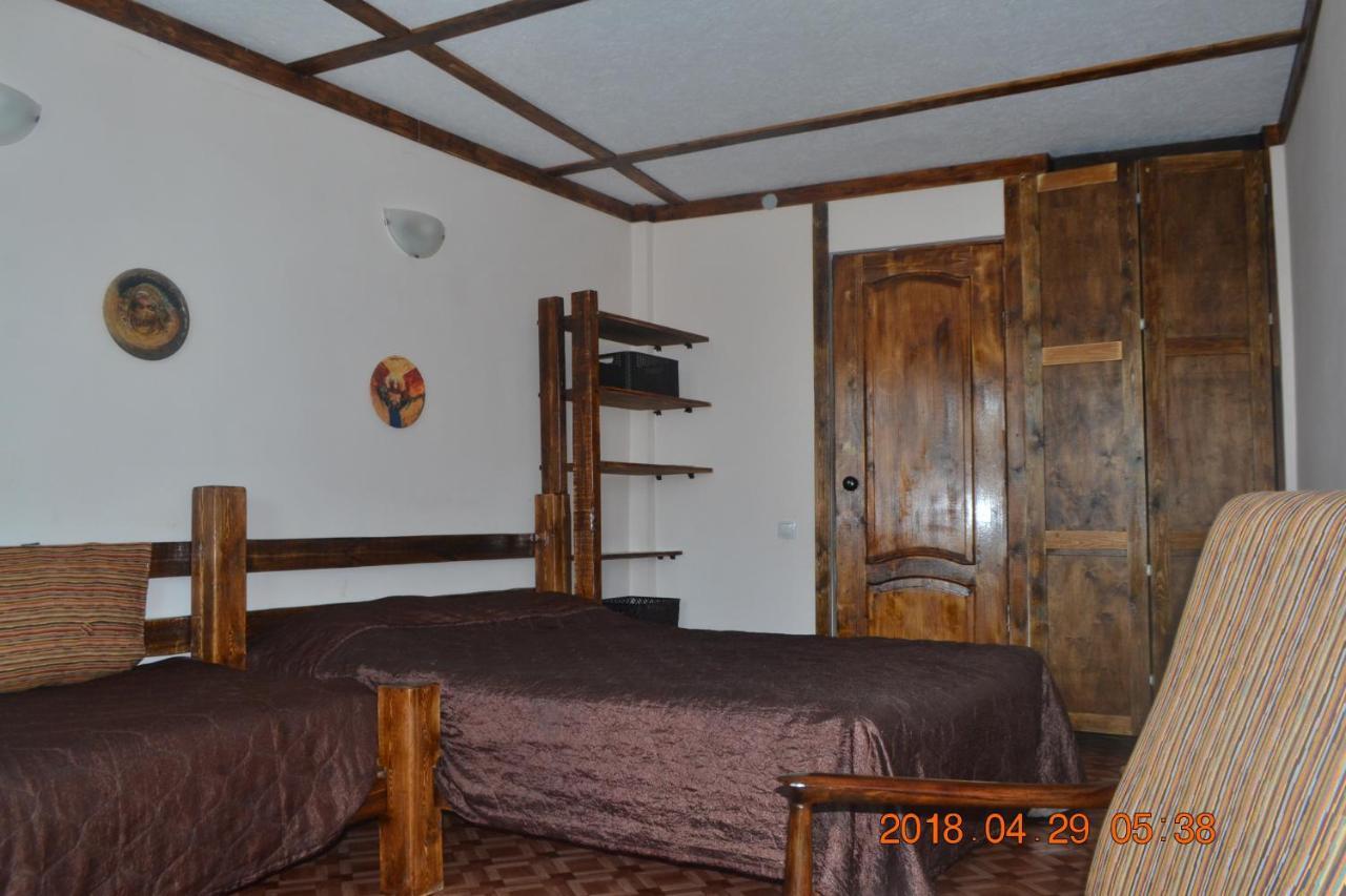 U Palycha Guest House Soechoemi Buitenkant foto