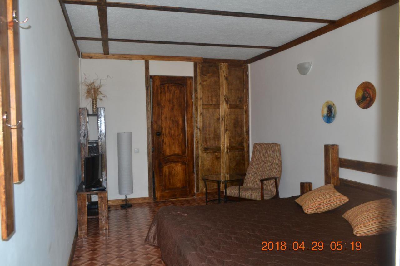 U Palycha Guest House Soechoemi Buitenkant foto